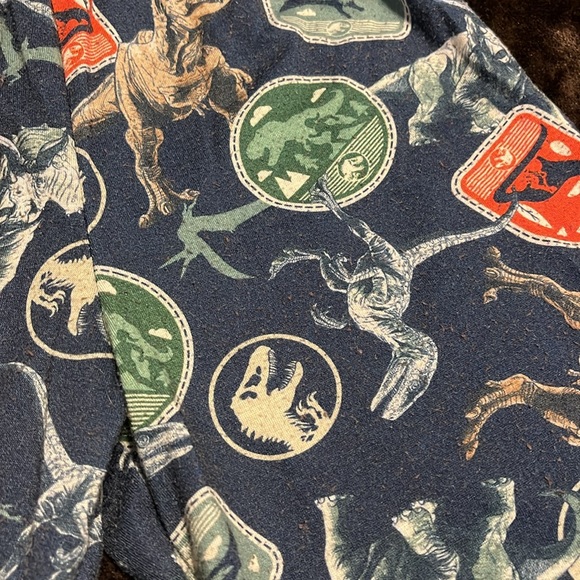 6/7 Jurassic pajamas - Picture 6 of 8